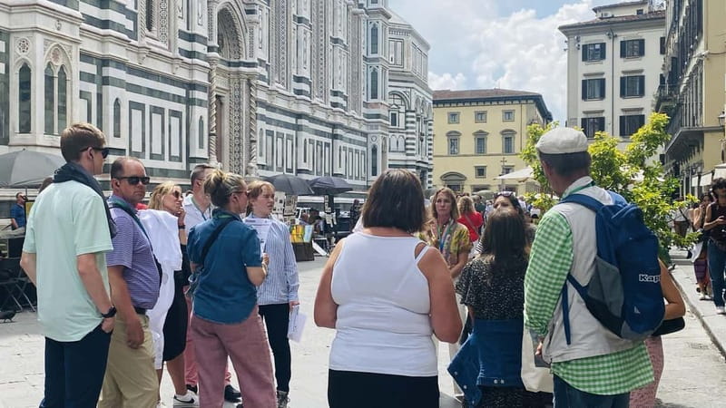 Florence Duomo Square Guided Walking Tour with Entry Tickets - Stop 1: Lindt Chocolate Shop Firenze Duomo, a surprisingly good meet spot
