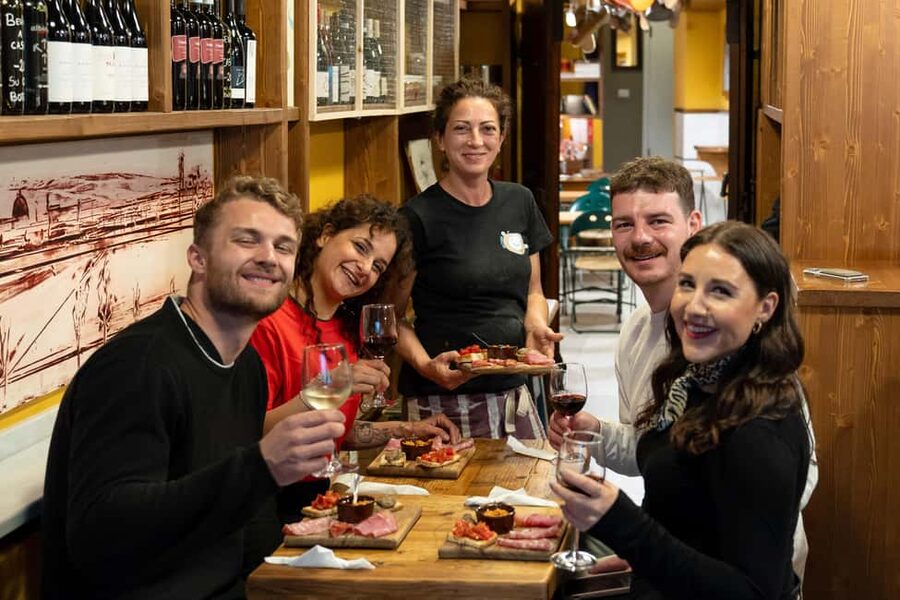 Florence: Food Walking Tour with Local Steak and Tuscan Wine - Wine Window and Via dei Neri: The Local-Style Start