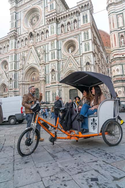 Florence: Guided City Tour by Rickshaw - Getting started at Republic Square, and what the meeting point means
