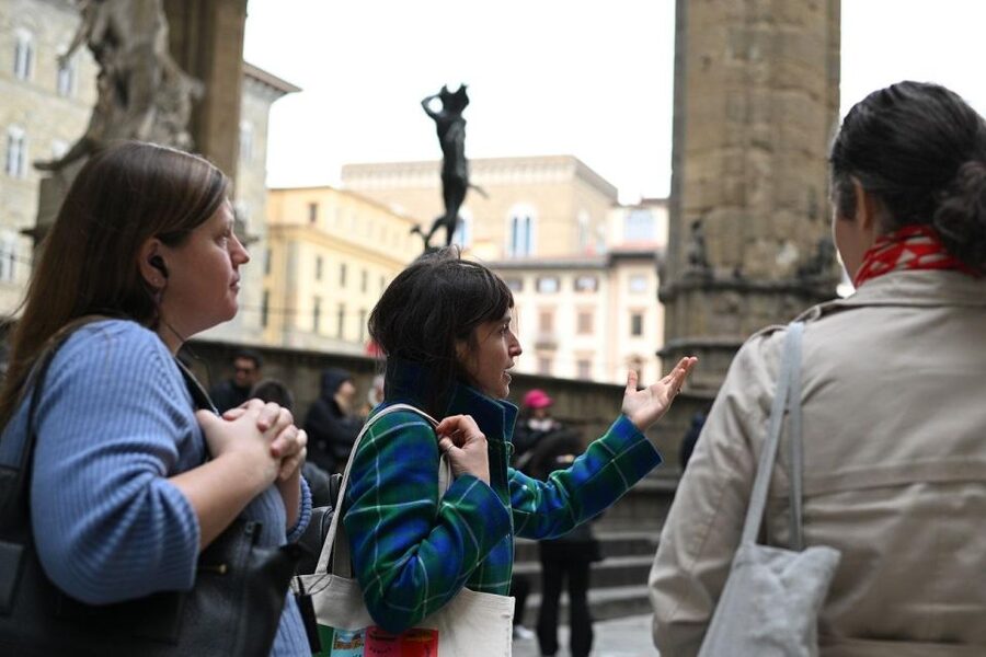 Florence: Guided Tour of Medici Family Secrets and Chapels - Inside the Medici Chapel: marble drama and Renaissance intent