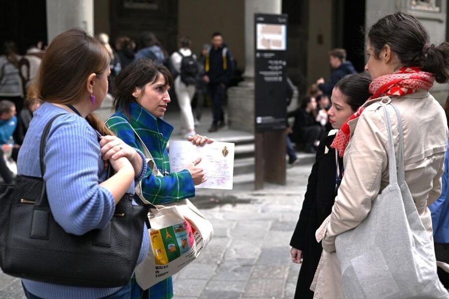Florence: Guided Tour of Medici Family Secrets and Chapels - Piazza del Duomo and Piazza della Signoria: Florence’s brain, then Florence’s stage