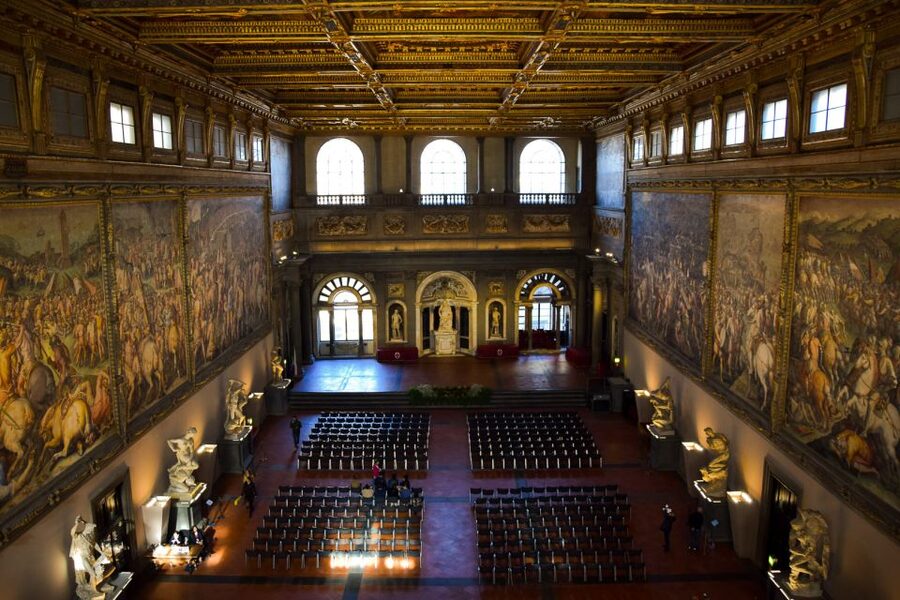Florence: Mysteries of the Medici Guided Walking Tour - Languages and who this tour is for