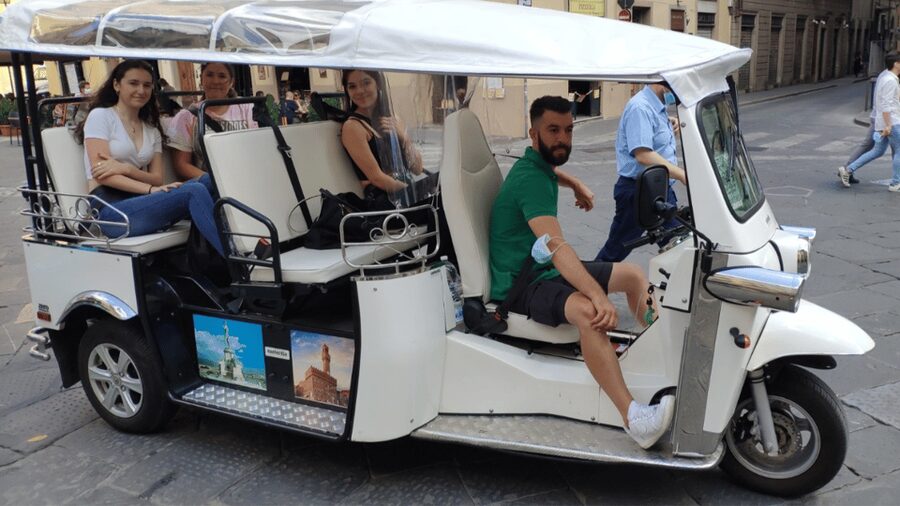 Florence: Old Town Golf Cart Excursion - A silent, eco-friendly way to get your Florence bearings