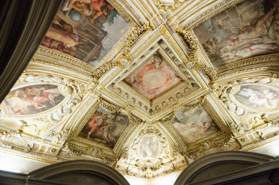 Florence: Palazzo Vecchio Entrance Ticket & Audioguide - The real logistics win: collecting your guide inside the courtyard