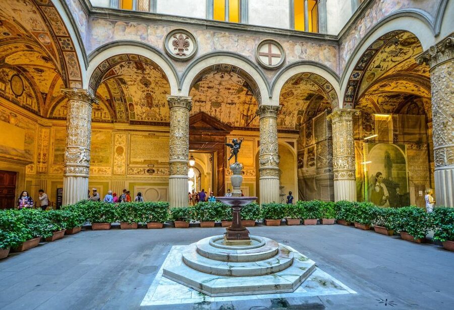 Florence: Palazzo Vecchio Guided Tour - Salone dei Cinquecento: Vasari frescoes and the drama of scale