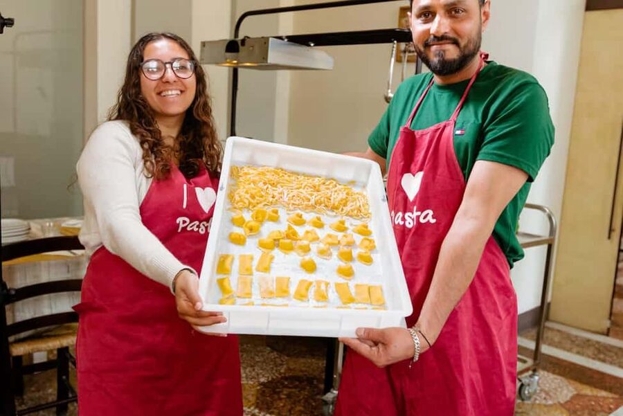 Florence: Pasta Class with Wine, Limoncello and Dessert - Tips for timing and comfort: what to wear and how to show up