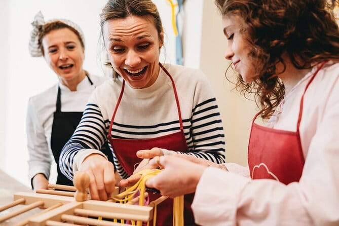Florence: Pasta Cooking Class with Unlimited Wine - Vegetarian diets and common swaps to ask about