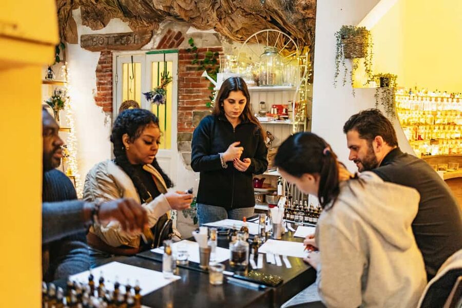 Florence: Perfume Masterclass and Sensory Experience - Small group in a historic shop, how the experience feels in real life