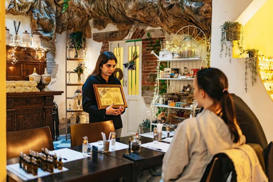 Florence: Perfume Masterclass and Sensory Experience - Who should book this perfume masterclass in Florence