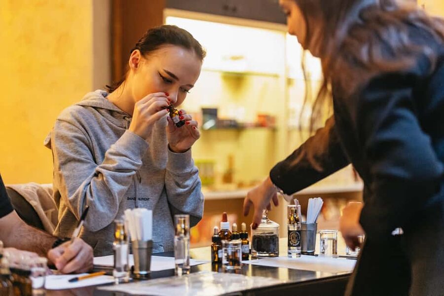 Florence: Perfume Masterclass and Sensory Experience - The 90-minute flow, from scent history to your final blend