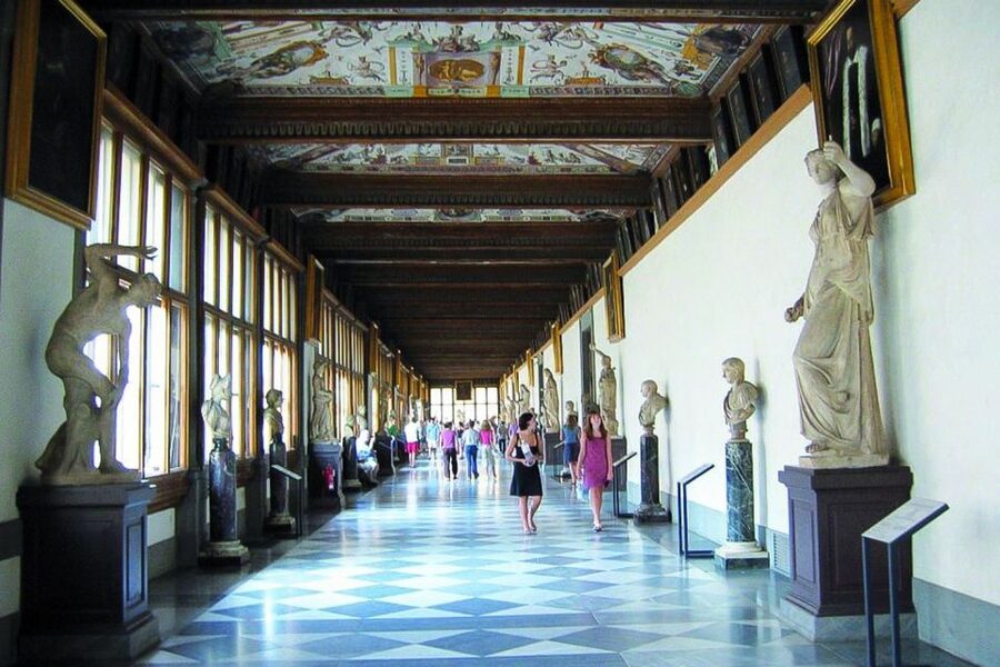 Florence: Private Uffizi Gallery Discovery Tour with Ticket - Meet at Piazzale degli Uffizi, then go through the doors quickly
