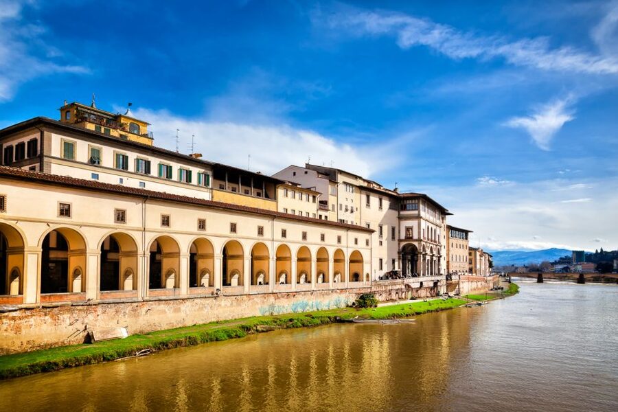 Florence: Private Uffizi Gallery Discovery Tour with Ticket - The Medici connection, and why the building itself matters
