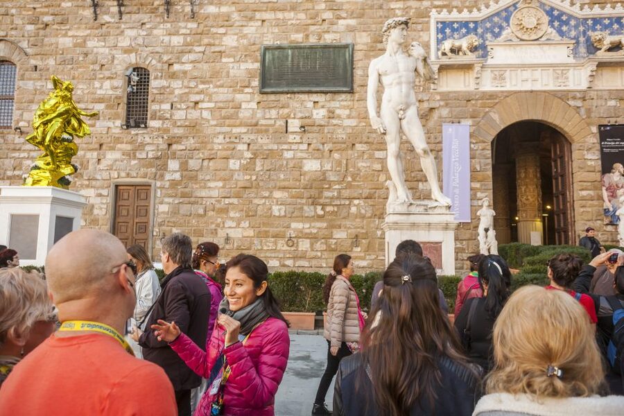 Florence: Private Walking Tour of Florence's Hidden Gems - Piazza della Repubblica and the Duomo Complex, seeing the crown up close