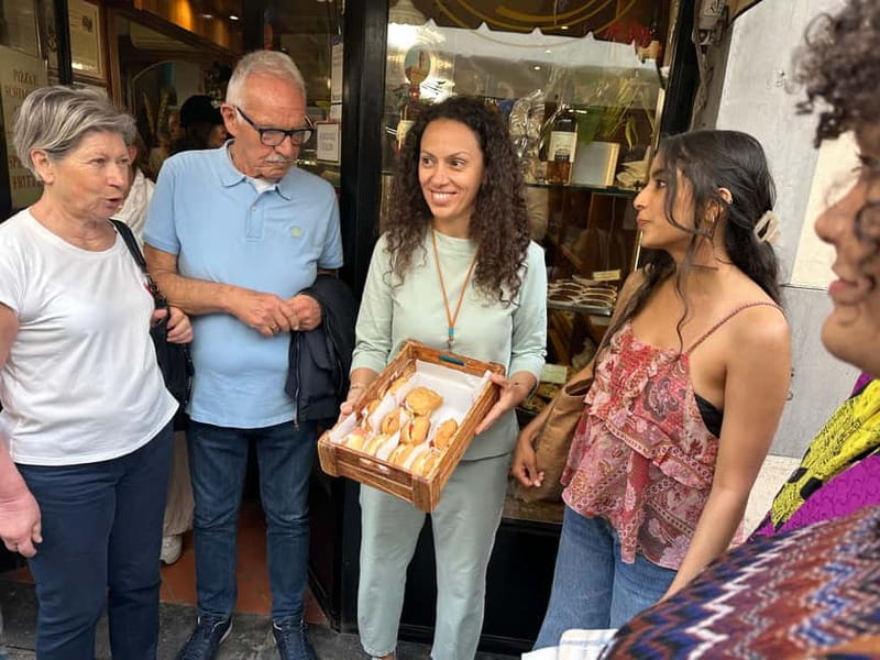 Florence: Street Food Tour with Wine & Local Guide - A 2.5-hour plan that starts with food and ends with Florence context