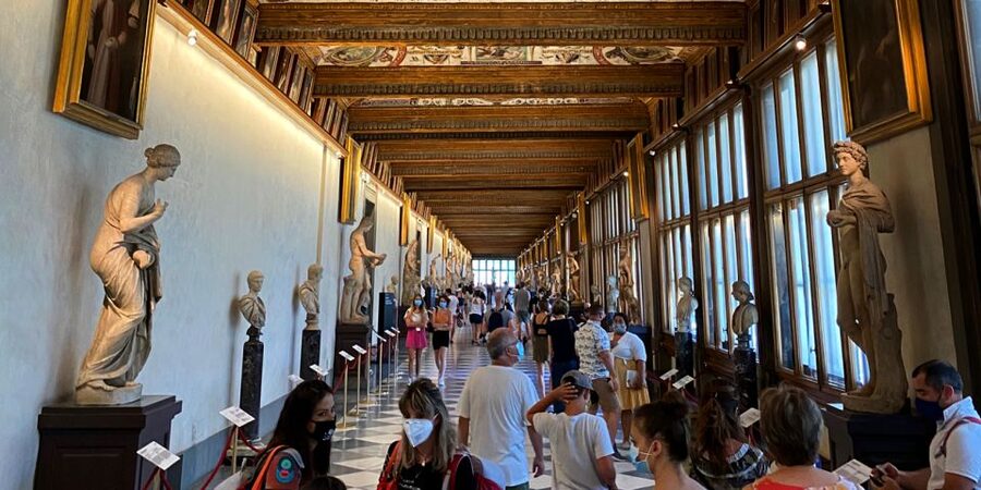 Florence: Uffizi Gallery Priority Ticket & Small-Group Tour - Meeting at Uffizi Door 3, and what a max-10 group means in practice