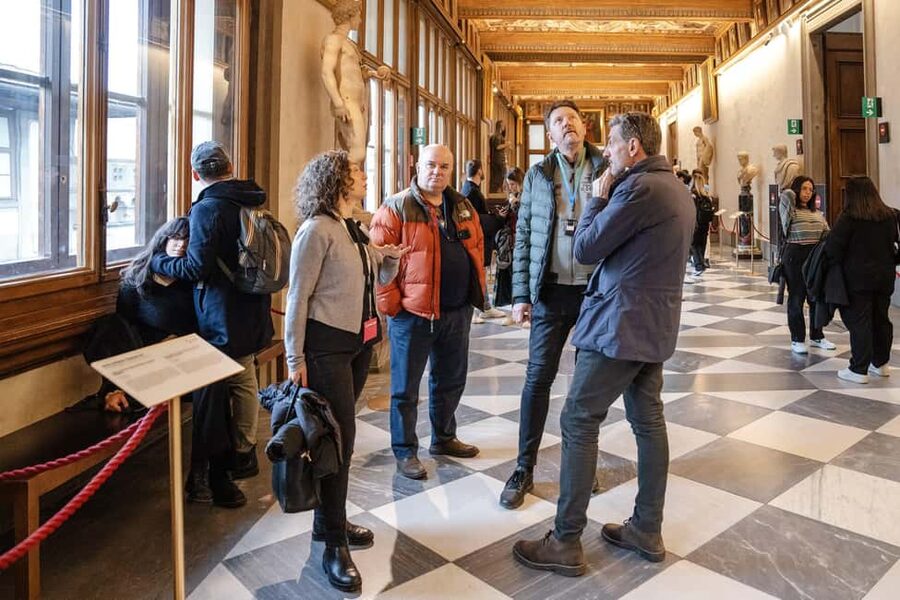 Florence: Uffizi Gallery Skip-the-Line Guided Tour - Leonardo da Vinci Statue Meeting Point, Then Straight to the Museum Flow