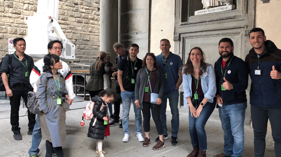Florence: Uffizi Gallery Small Group Guided Tour - Meeting point: Leonardo da Vinci statue, white flag, easy handoff