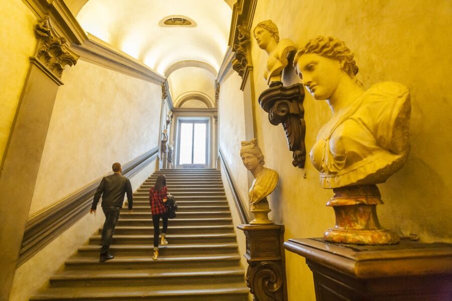 Florence: Uffizi Gallery Tickets with Optional Audio Guide - First impressions inside: Vasari’s Uffizi and the story behind the building