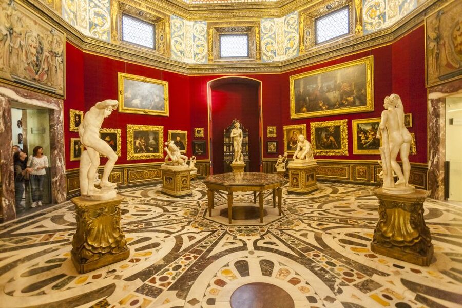 Florence: Uffizi Gallery Tickets with Optional Audio Guide - Renaissance giants in the Uffizi: Michelangelo, Leonardo, Raphael