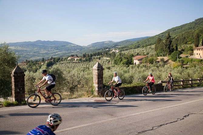 Florence Vintage Bike Tour-guided, small group or private option - Basilica di San Lorenzo and the Medici connection