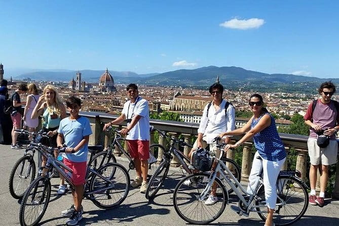 Florence Vintage Bike Tour-guided, small group or private option - Santa Trinita bridge and Ponte Vecchio: Renaissance beauty plus classic views