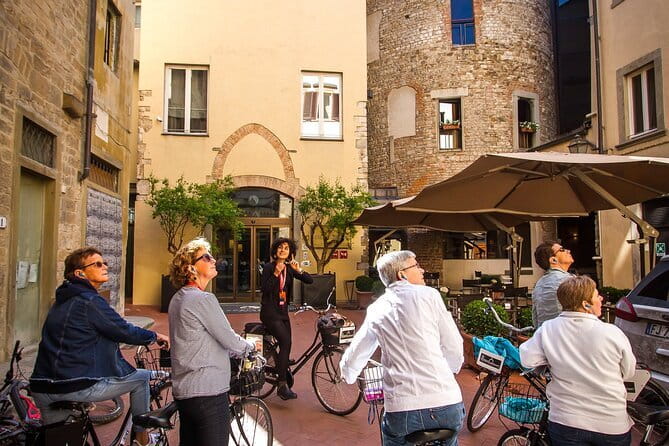 Florence Vintage Bike Tour-guided, small group or private option - Palazzo Pitti: power on the south side of the Arno