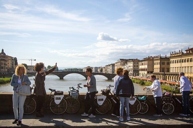 Florence Vintage Bike Tour–guided, small group or private option - Meeting point and start time, plus what to expect from the bike setup