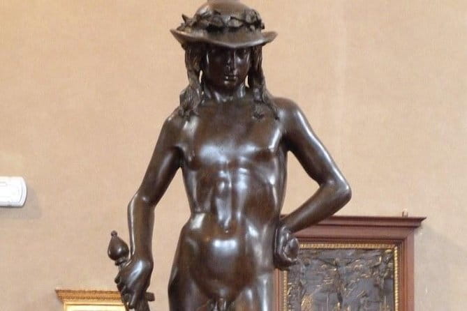 Florence Walking Tour - Ponte Vecchio and Santa Croce Square: finish with the Arno and the artistic west side