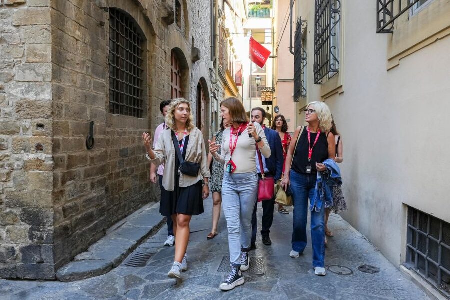 Florence: Walking Tour with David, Duomo & Uffizi Gallery - Accademia Gallery: seeing David with help, not just a viewpoint