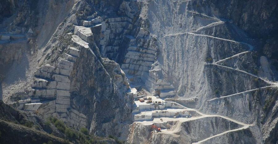 From Carrara: Marble Quarries Jeep Tour with Lardo Tasting - The jeep ride up: comfortable clothes and smart expectations