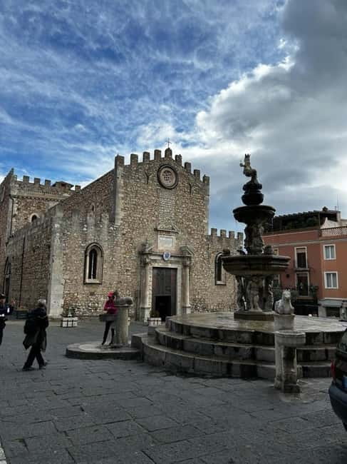 From Catania: Taormina, Savoca, & Castelmola Tour w/ Lunch - The 8-Seat Van Ride: How It Affects Your Day