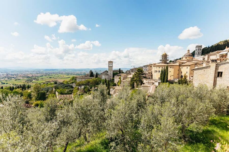From Florence: Orvieto and Perugia Tour with Church Visits - The long coach ride, and why it still works