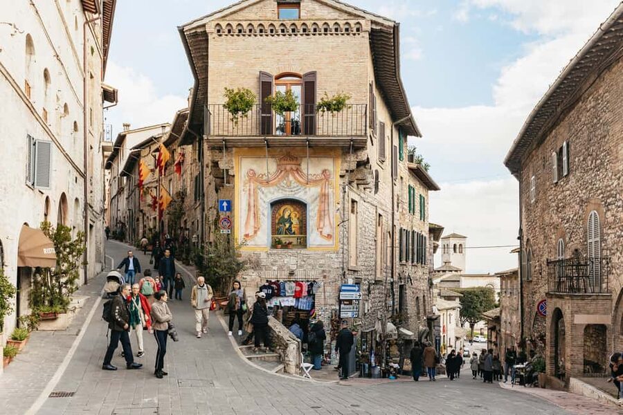 From Florence: Orvieto and Perugia Tour with Church Visits - Orvieto and the extra hill-town timing you might get