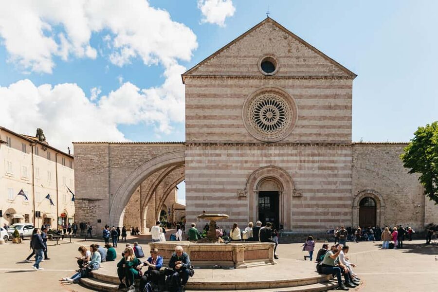 From Florence: Orvieto and Perugia Tour with Church Visits - Assisi walking: the medieval streets and the art that hits fast