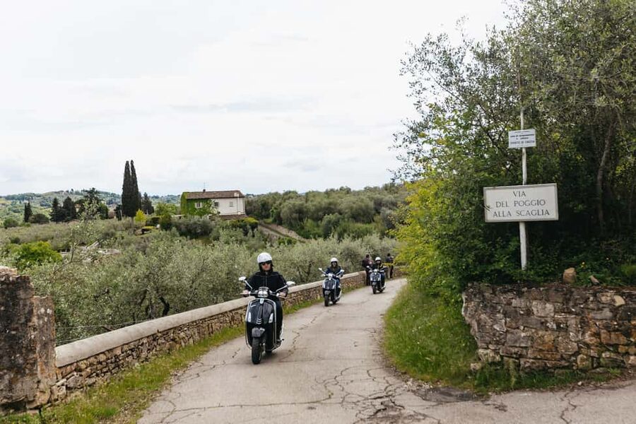 From Florence: Tuscan Countryside Vespa Tour with Tastings - Meeting at Santa Maria Novella: where to find the Walkabout Tours sign