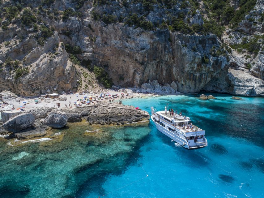 From La Caletta or Orosei: Gulf of Orosei Cruise - Food and drinks on board: Value, limits, and what to pack