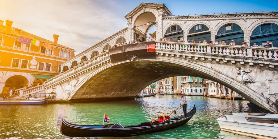 From Lake Garda: Full-Day Guided Group Tour of Venice - Why Venice Works So Well From Lake Garda