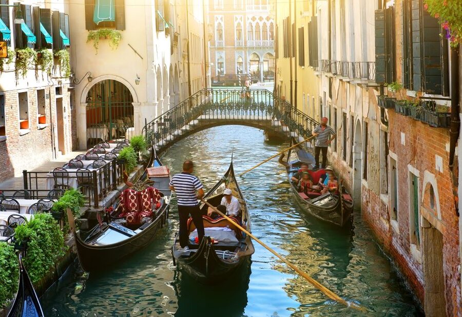 From Lake Garda: Full-Day Guided Group Tour of Venice - Doge’s Palace Photo Stop and the Feel of Venetian Power