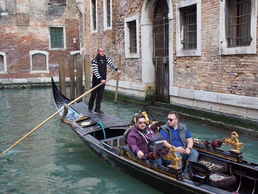 From Lake Garda: Full-Day Guided Group Tour of Venice - Rialto Bridge on Foot: The Best Way to Get Oriented in a Maze
