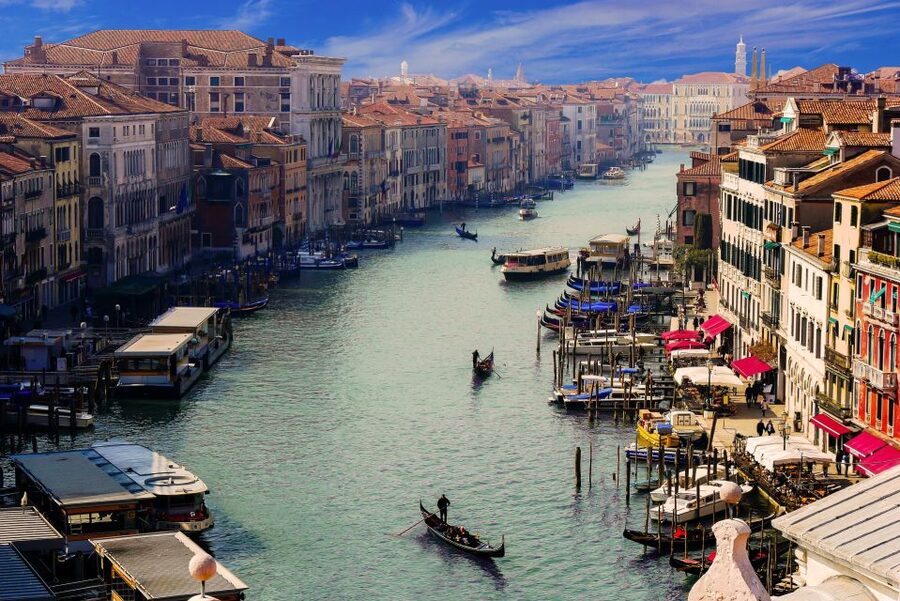From Milan: Venice and Verona Full-Day Tour by Train - How the train transfers shape your experience