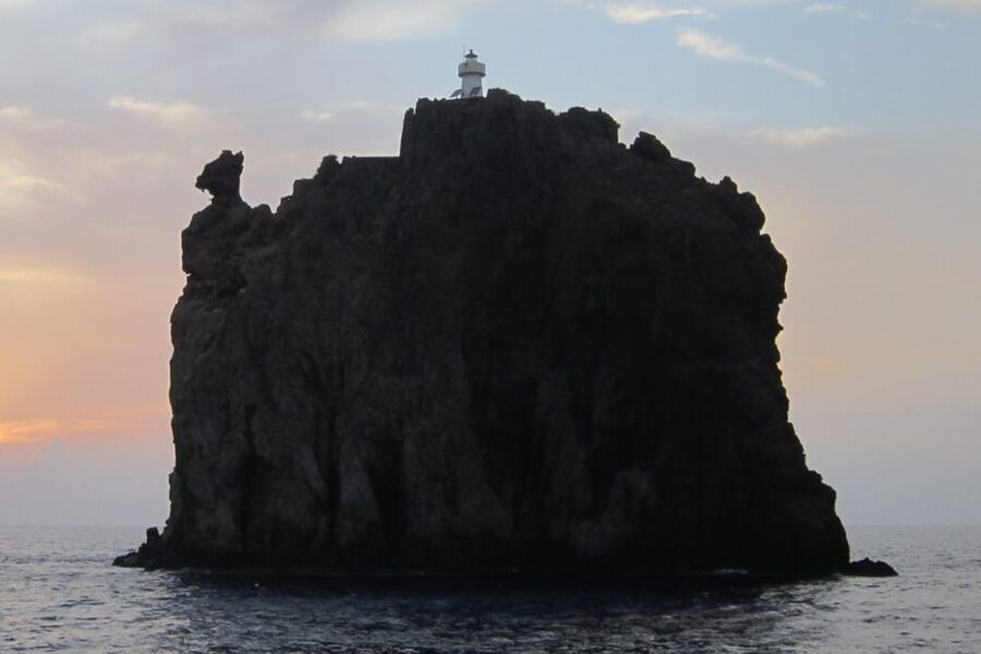 From Milazzo: Panarea and Stromboli Boat Trip by Night - The night show from the sea: Sciara del Fuoco and smart viewing