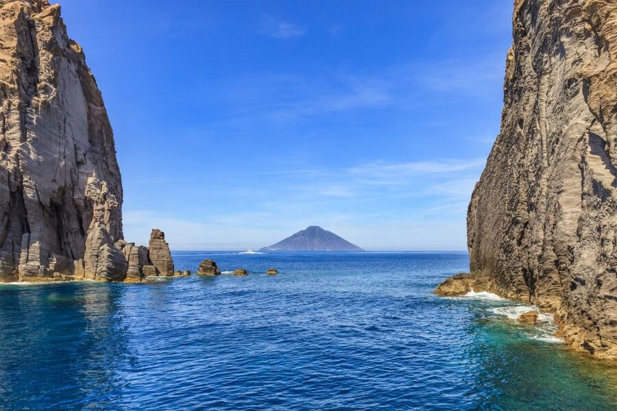 From Milazzo: Panarea and Stromboli Boat Trip by Night - Boat comfort, crowds, and the seat game