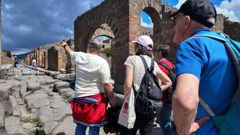 From Naples: Guided tour of Pompeii skip-the-line and round-trip train - Key things to know before you go