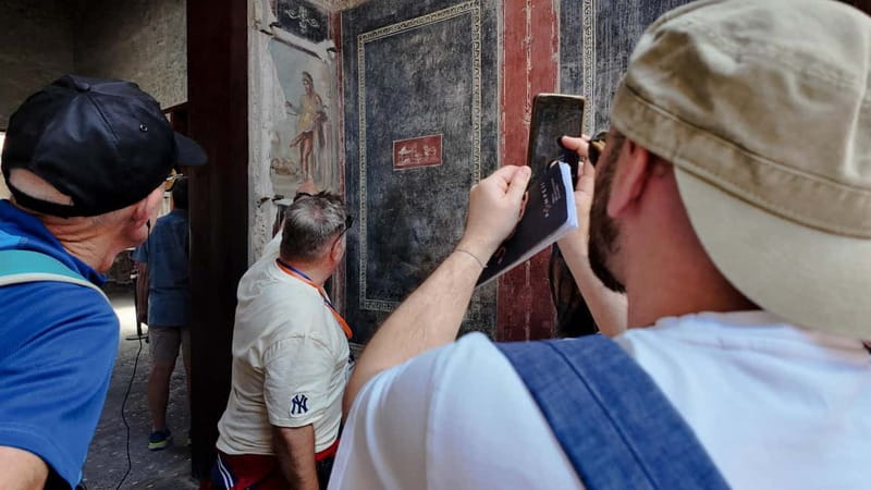 From Naples: Guided tour of Pompeii skip-the-line and round-trip train - Skip-the-line entry: when it helps, and when it still pays to be patient