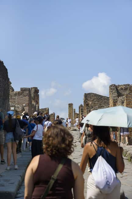 From Naples: Pompeii and Vesuvius Guided Day Trip with Lunch - Key things I’d watch for