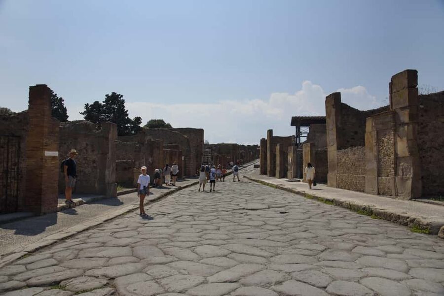 From Naples: Pompeii and Vesuvius Guided Day Trip with Lunch - Pompeii guided walk: making sense of baths, theaters, and mosaics