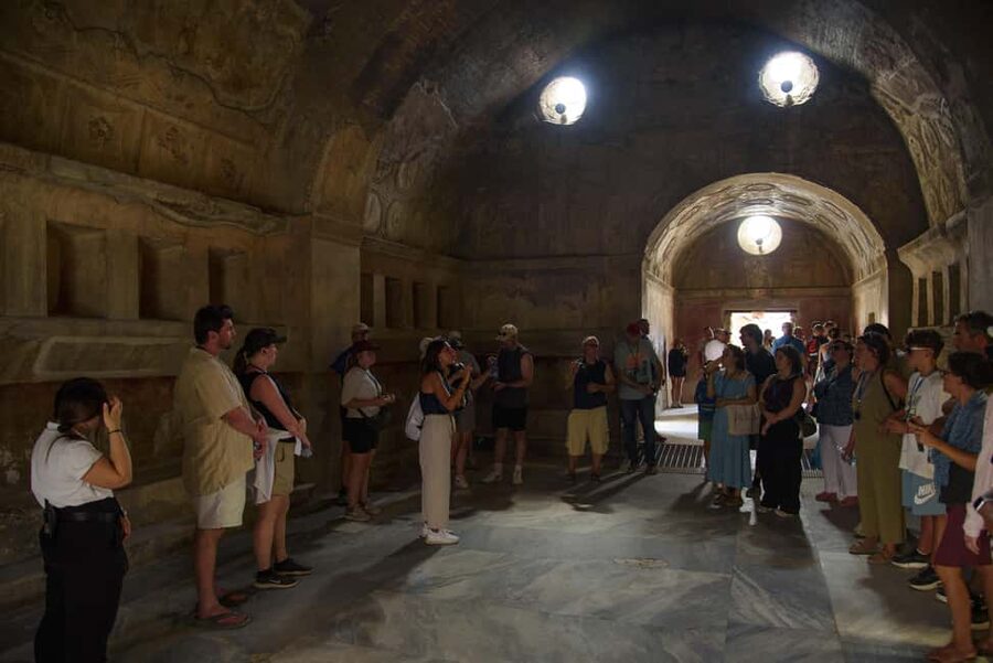 From Naples: Pompeii and Vesuvius Guided Day Trip with Lunch - The Pompeii stops that add texture: Foro Civile, Lupanare, Thermopolium, Terme Stabiane