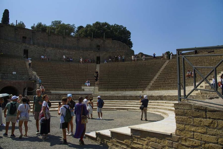 From Naples: Pompeii and Vesuvius Guided Day Trip with Lunch - Meeting at Starhotels Terminus, then heading straight for the volcano