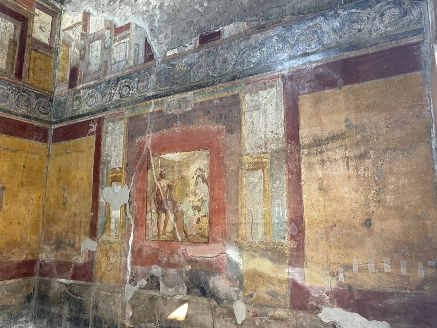 From Naples: Pompeii Guided Tour with Skip-the-Line Tickets - Break Time in Pompei: What Happens During the 15 Minutes