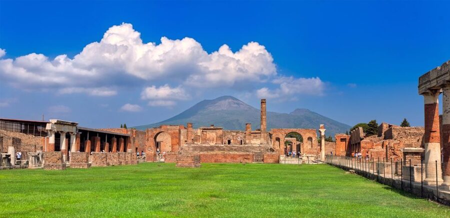 From Naples: Pompeii, Herculaneum, & Vesuvius Full-Day Tour - Herculaneum in Ash: Smaller, Moving, and Easy to Love